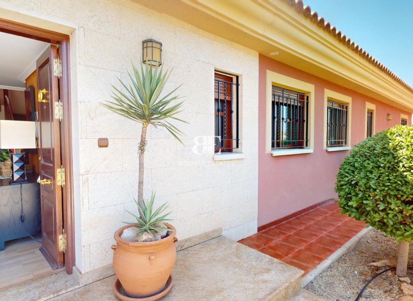 Herverkoop - Villa -
Aguilas