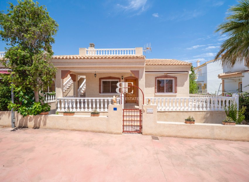 Herverkoop - Villa -
Algorfa