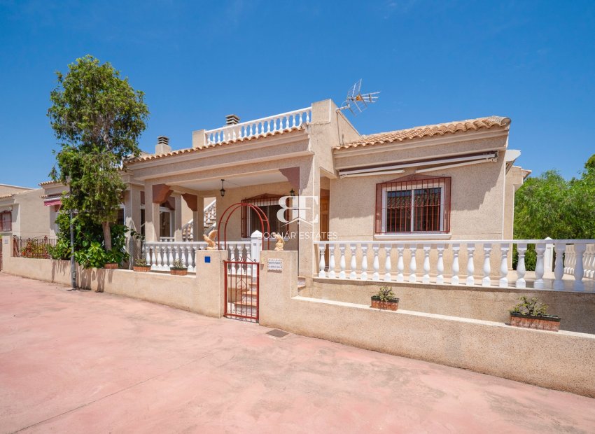 Herverkoop - Villa -
Algorfa
