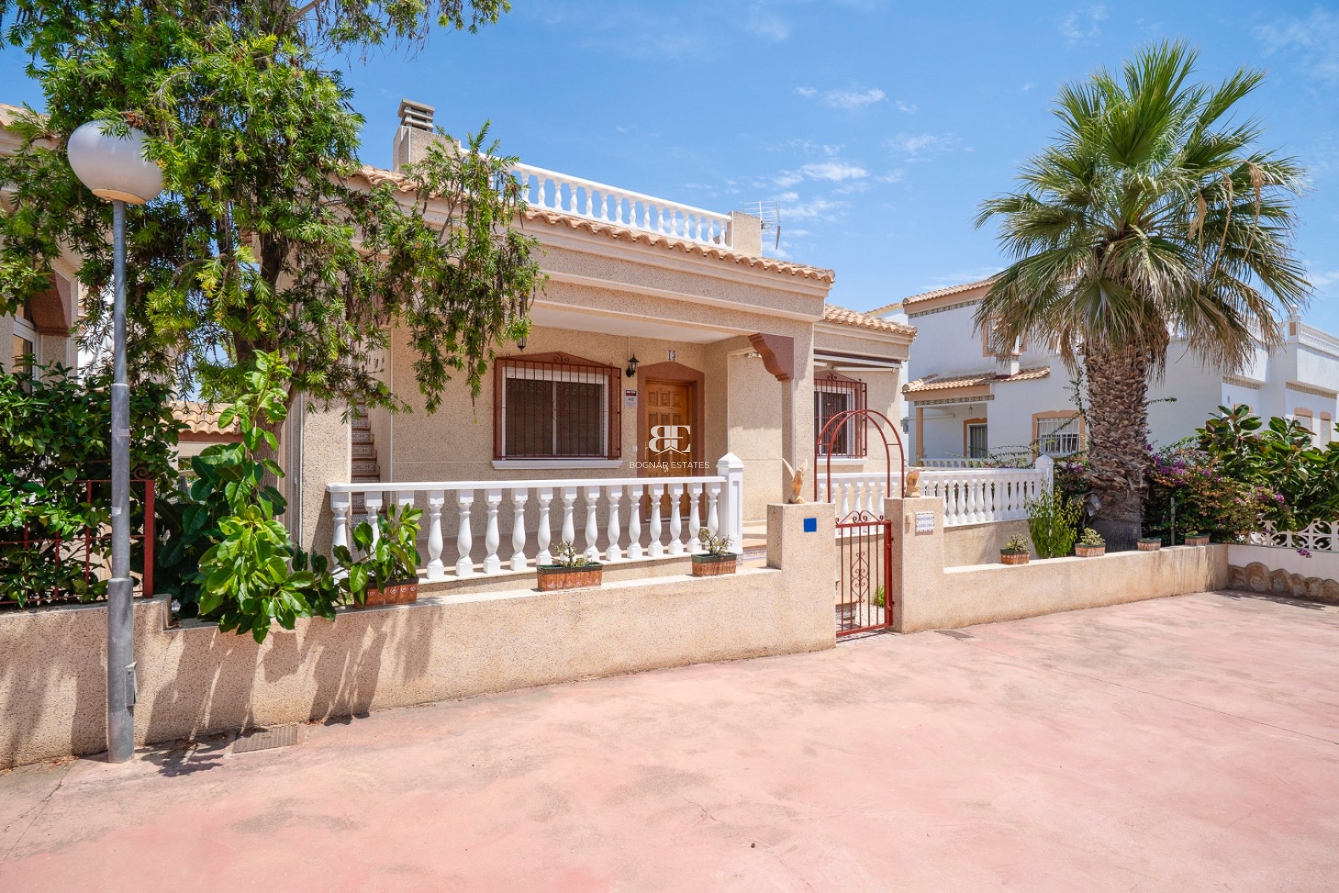 Herverkoop - Villa -
Algorfa
