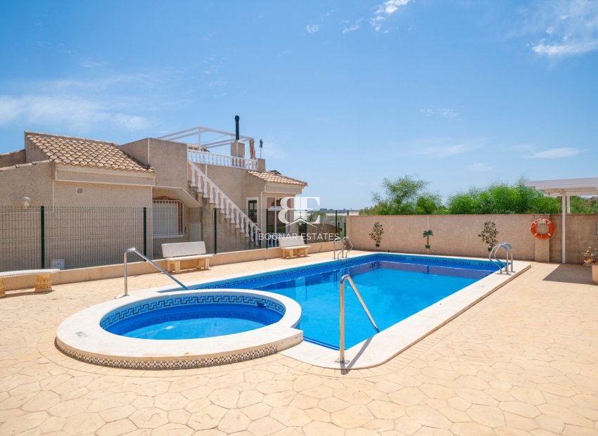Herverkoop - Villa -
Algorfa
