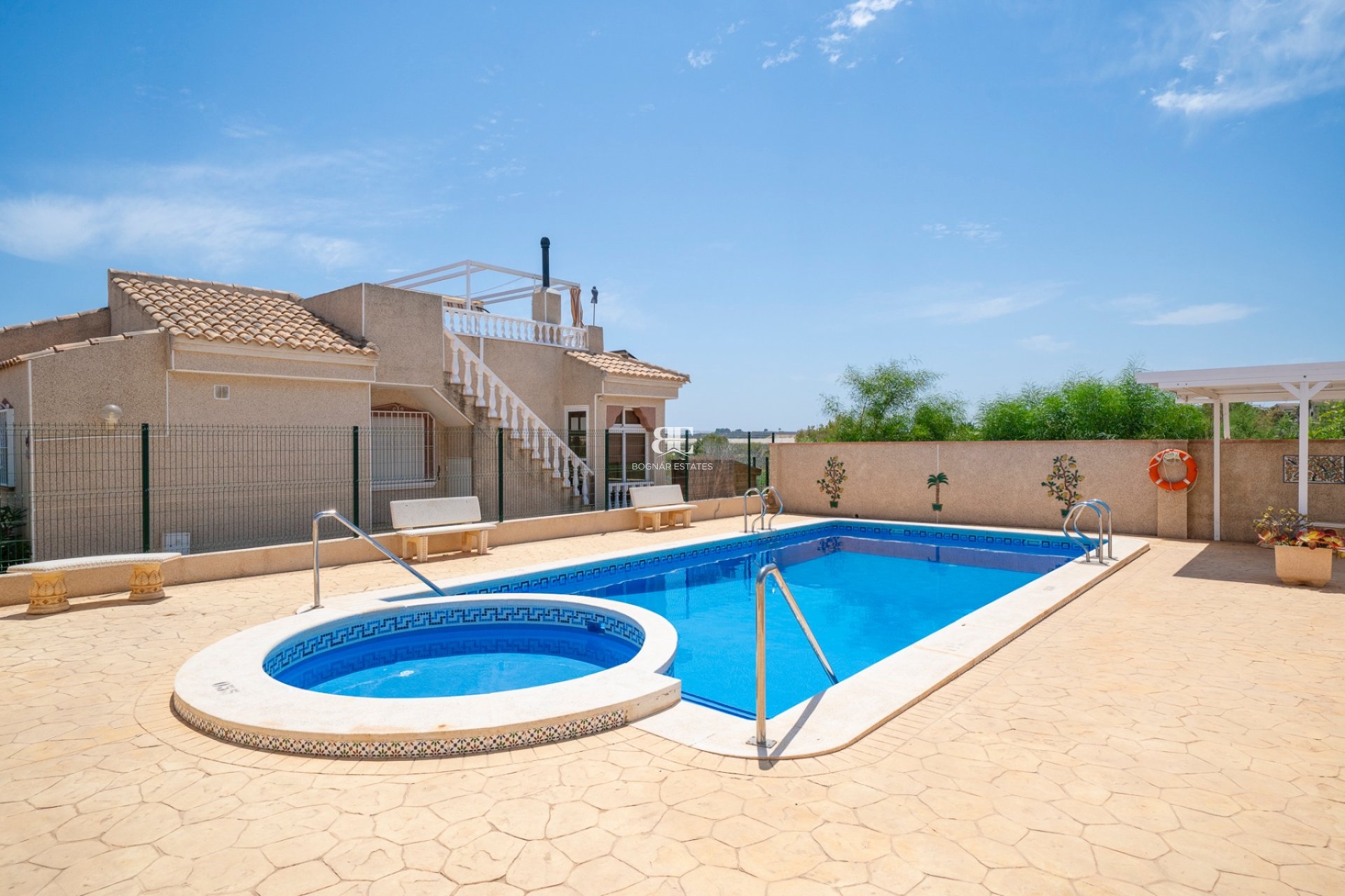 Herverkoop - Villa -
Algorfa