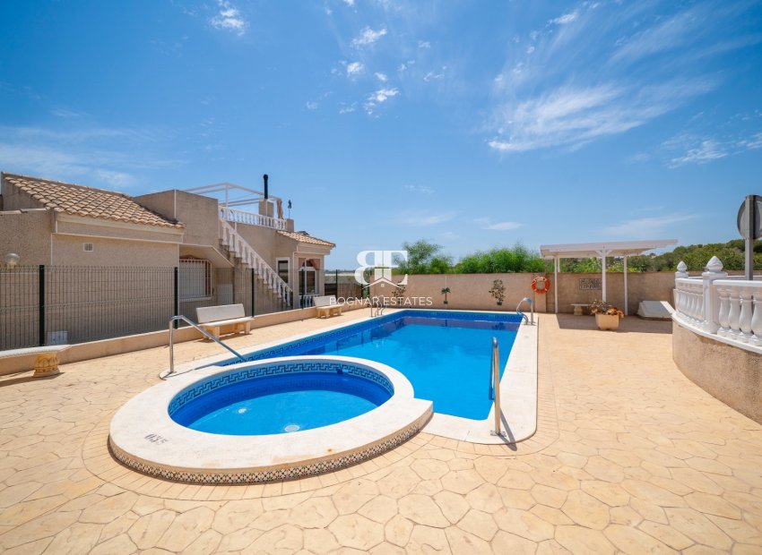 Herverkoop - Villa -
Algorfa