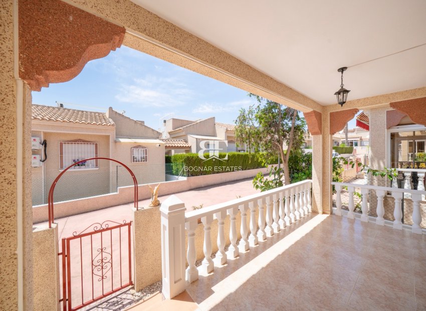 Herverkoop - Villa -
Algorfa