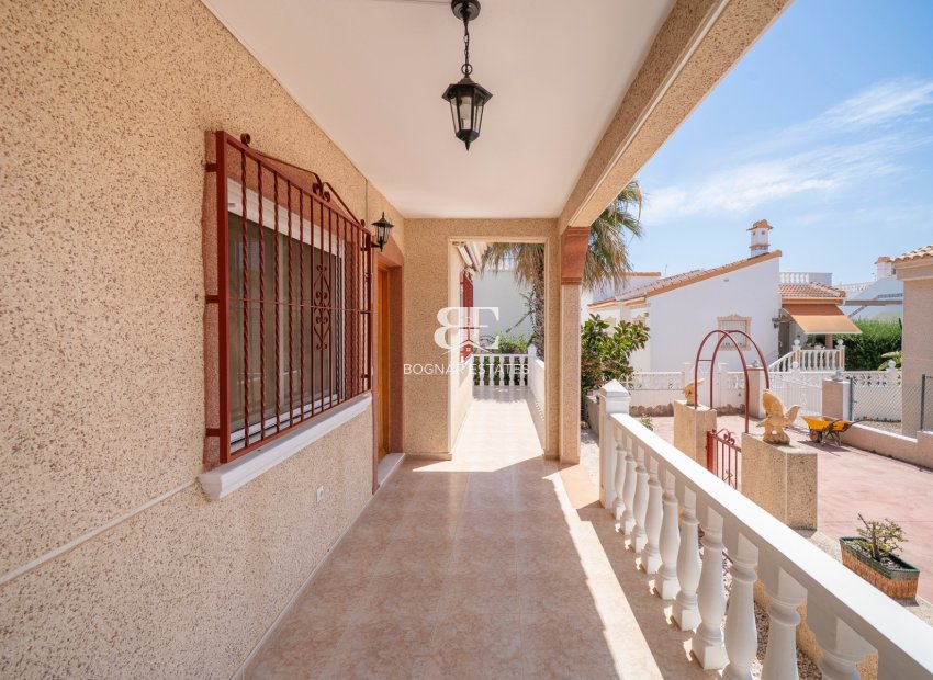 Herverkoop - Villa -
Algorfa