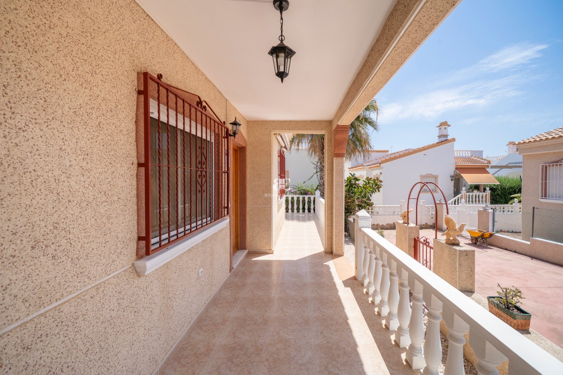 Herverkoop - Villa -
Algorfa