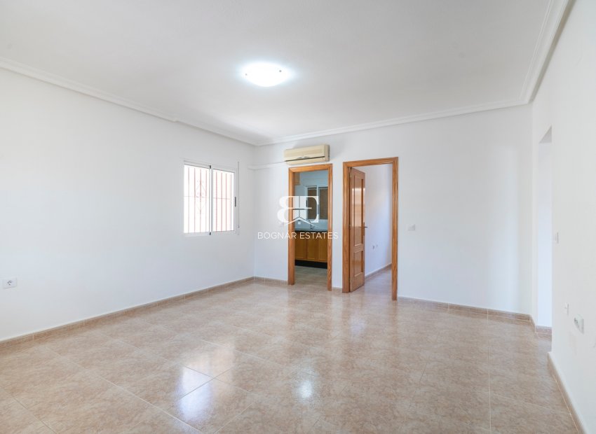 Herverkoop - Villa -
Algorfa