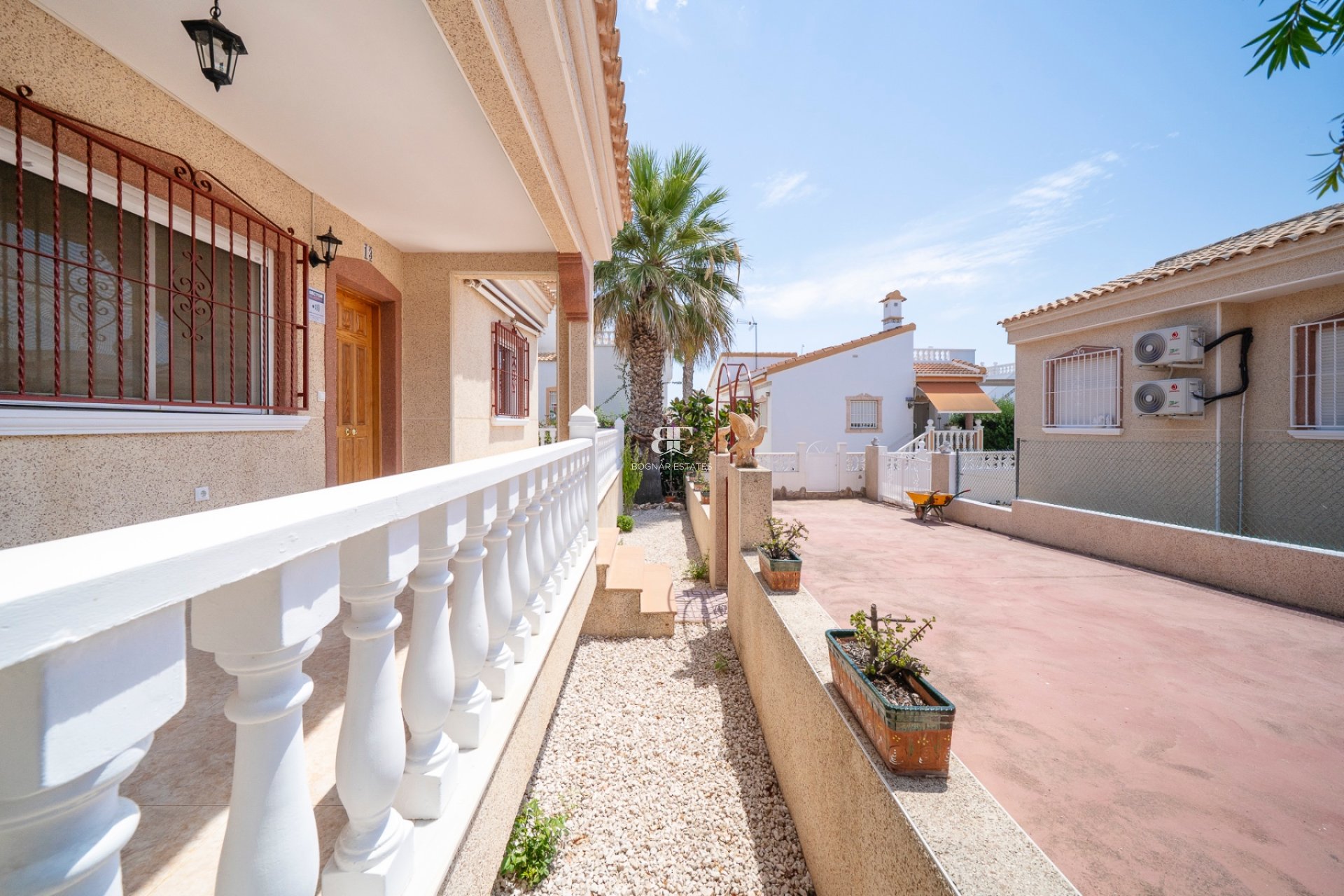 Herverkoop - Villa -
Algorfa