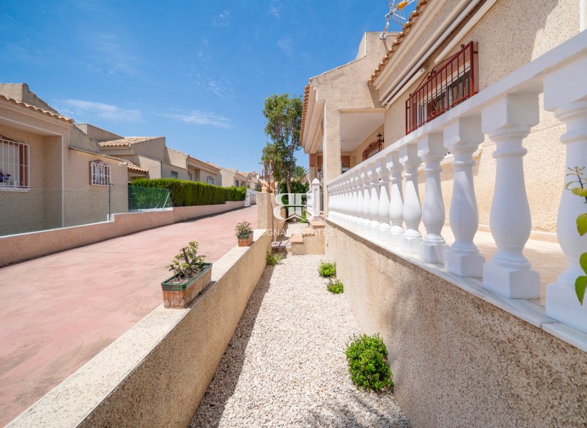 Herverkoop - Villa -
Algorfa