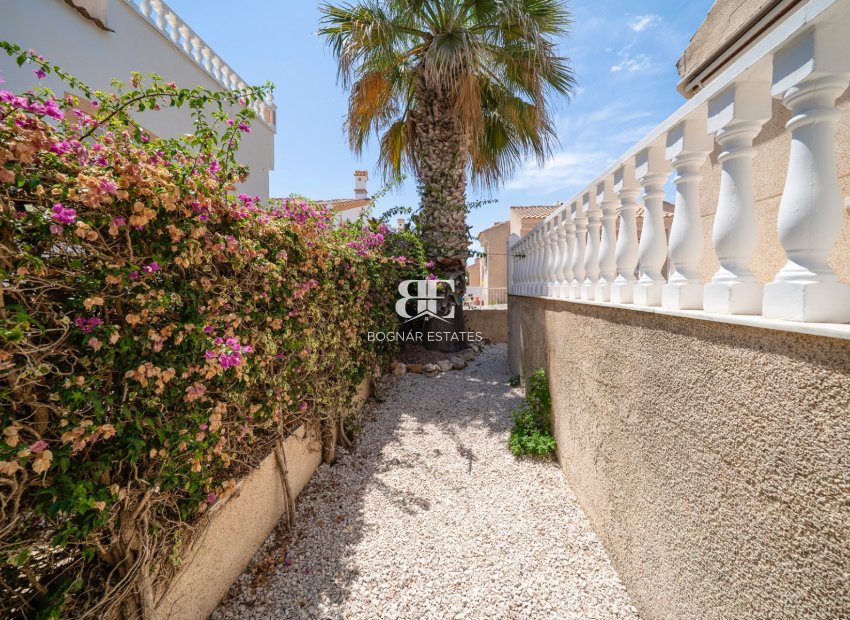 Herverkoop - Villa -
Algorfa