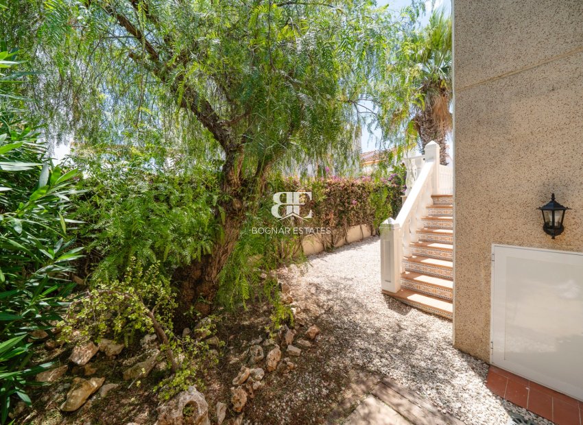 Herverkoop - Villa -
Algorfa
