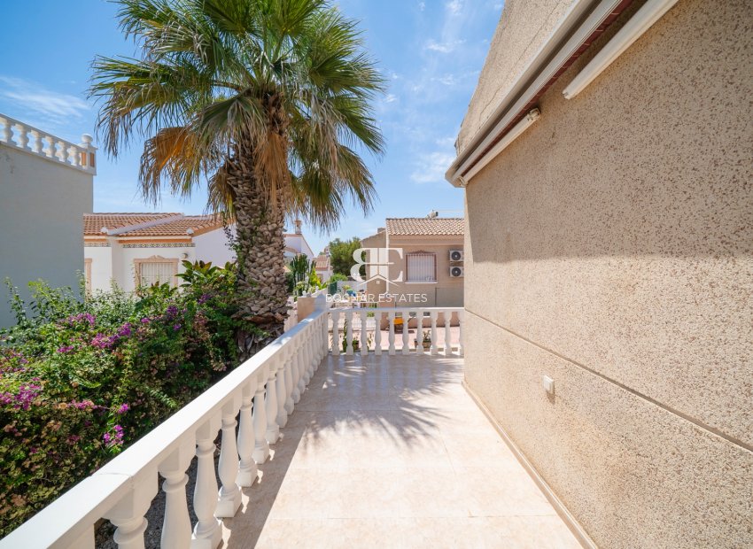 Herverkoop - Villa -
Algorfa