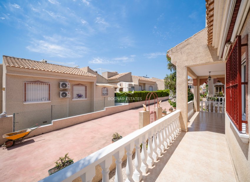 Herverkoop - Villa -
Algorfa