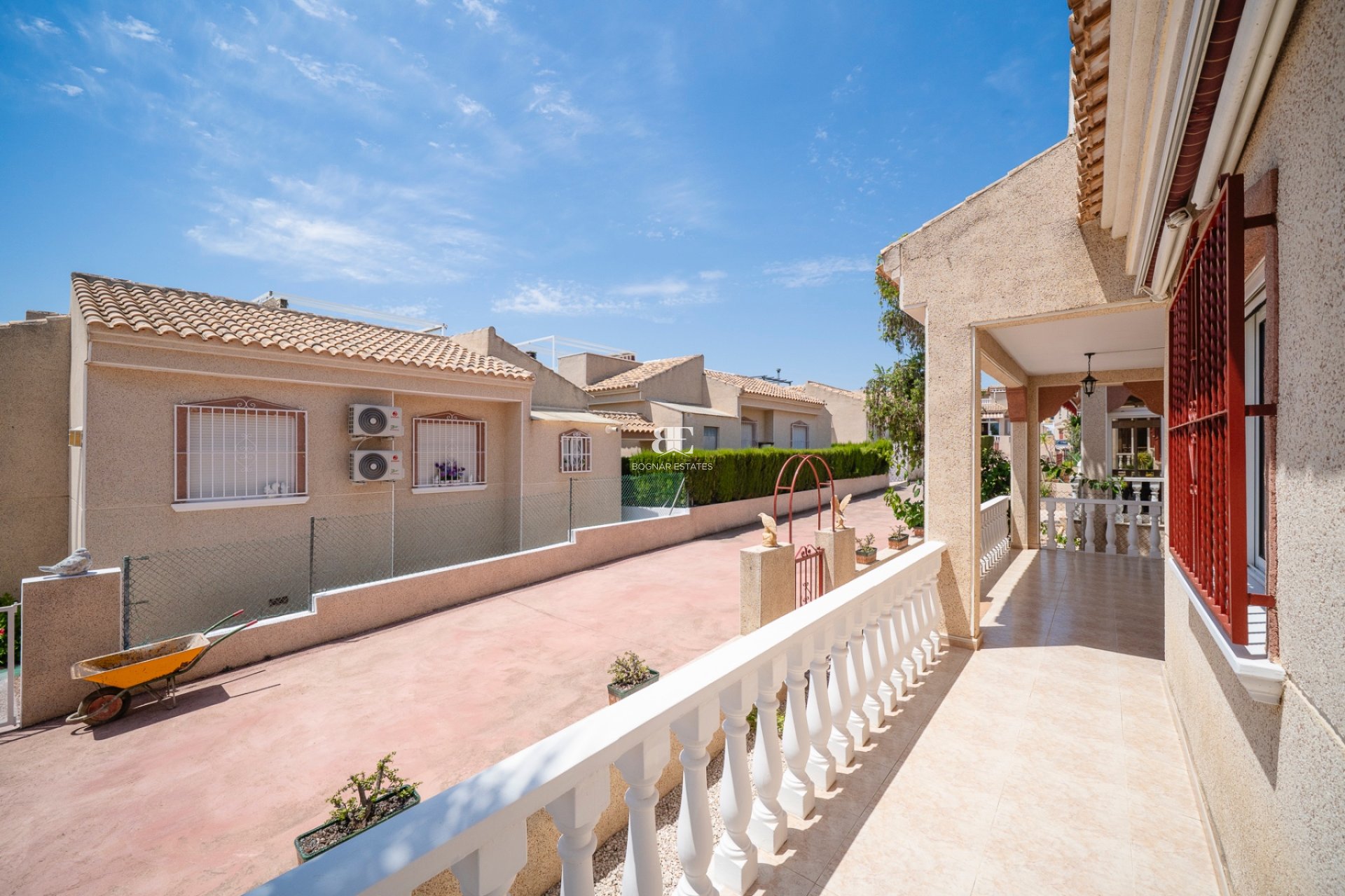 Herverkoop - Villa -
Algorfa