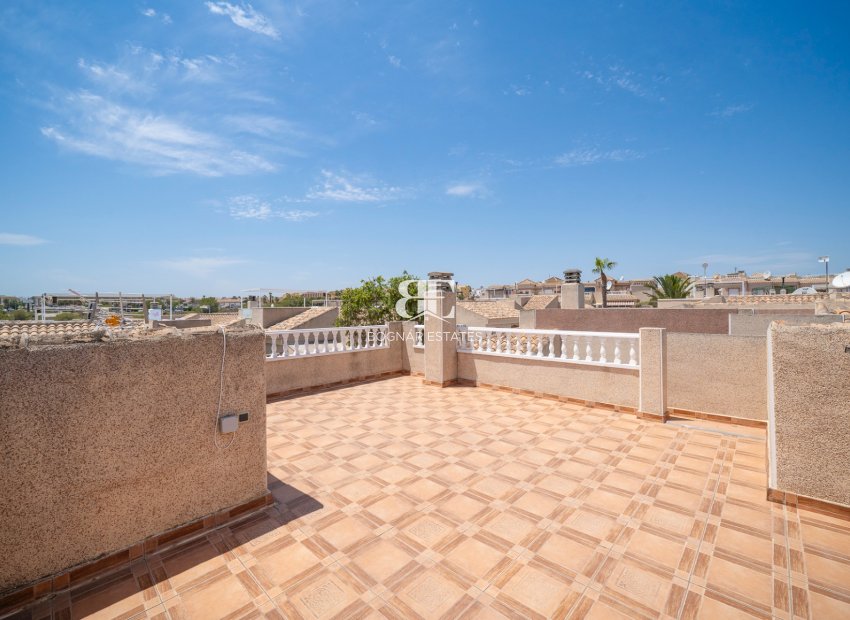 Herverkoop - Villa -
Algorfa