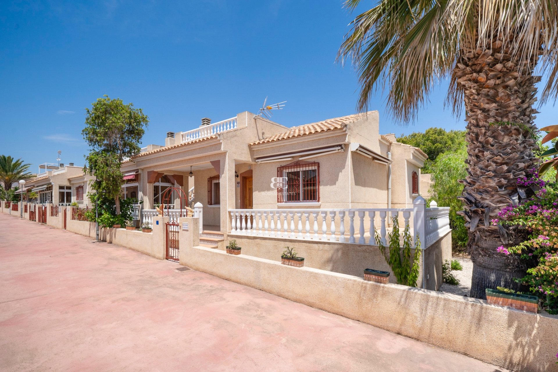 Herverkoop - Villa -
Algorfa