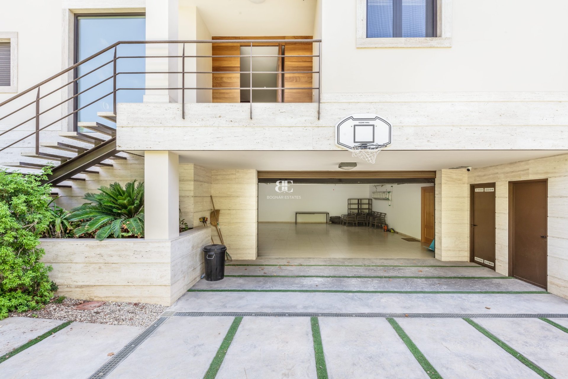 Herverkoop - Villa -
Alicante - Vistahermosa