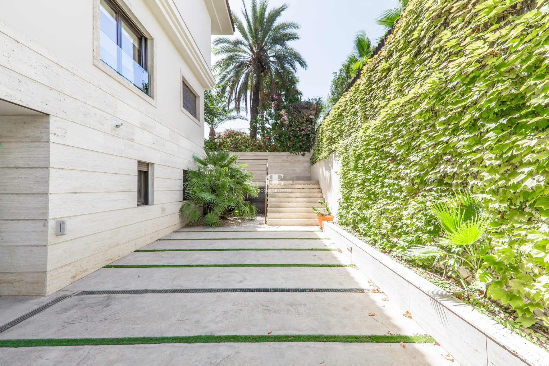 Herverkoop - Villa -
Alicante - Vistahermosa