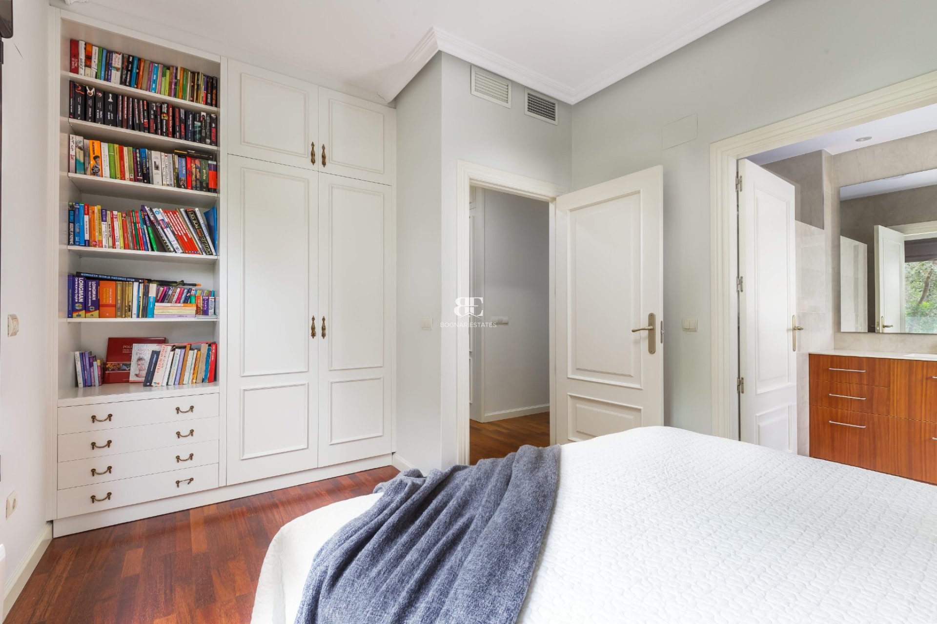 Herverkoop - Villa -
Alicante - Vistahermosa