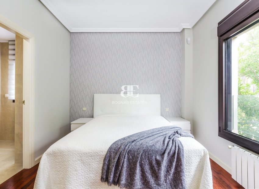 Herverkoop - Villa -
Alicante - Vistahermosa