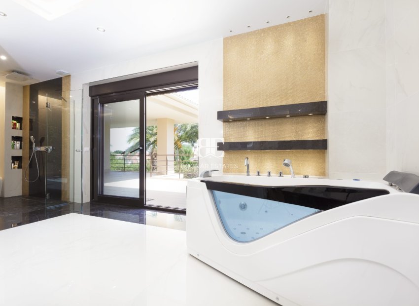 Herverkoop - Villa -
Alicante - Vistahermosa