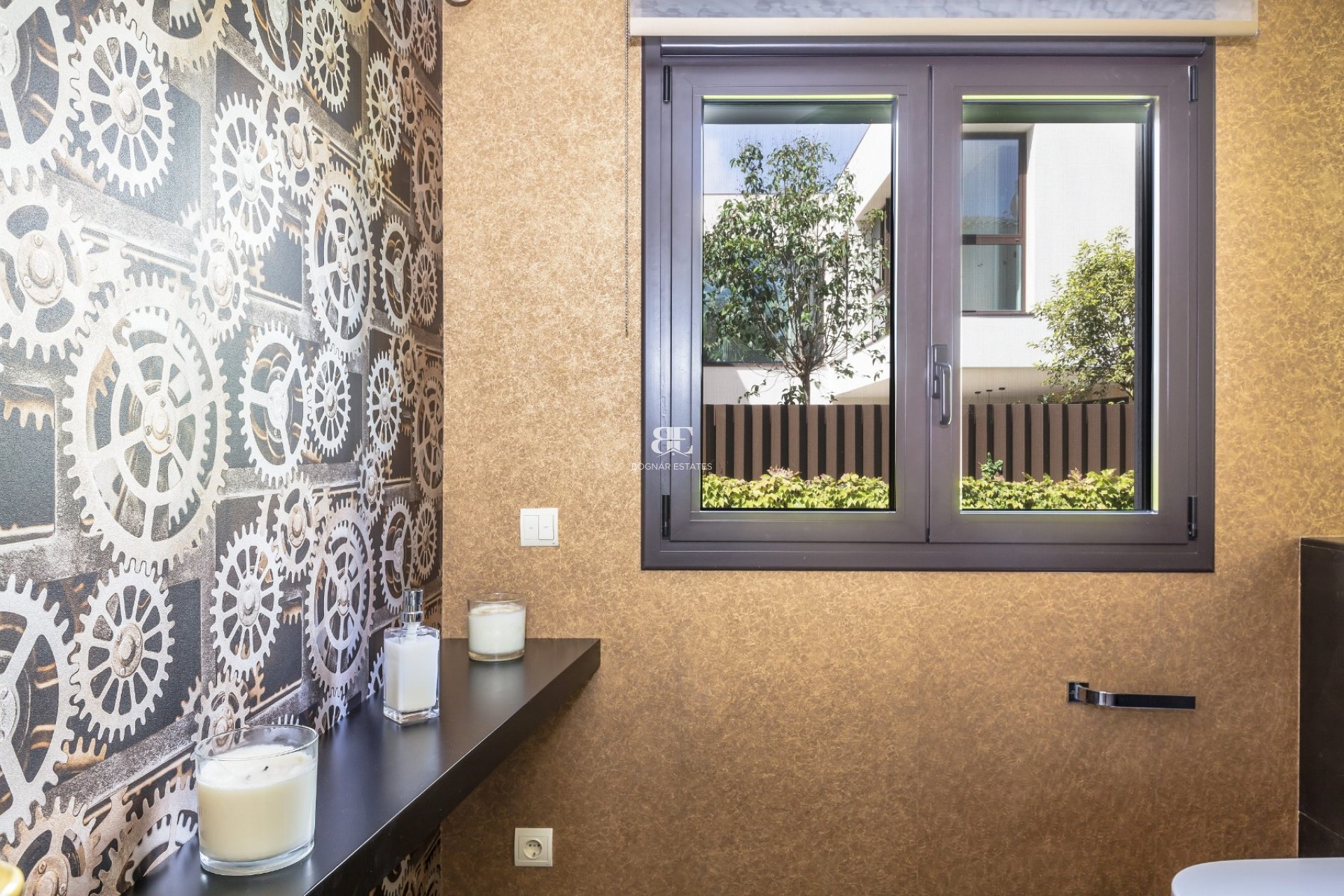 Herverkoop - Villa -
Alicante - Vistahermosa