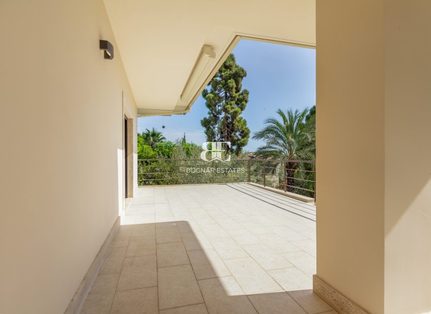 Herverkoop - Villa -
Alicante - Vistahermosa