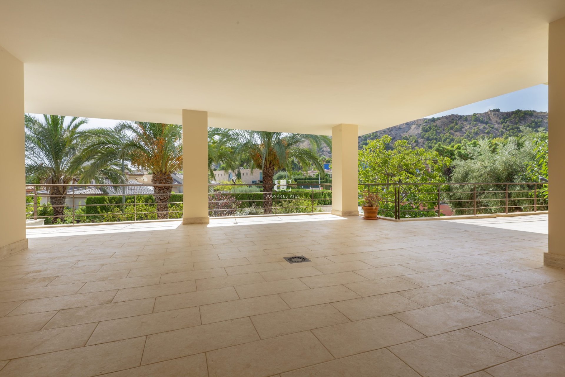 Herverkoop - Villa -
Alicante - Vistahermosa