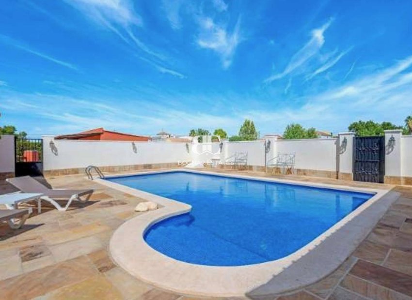 Herverkoop - Villa -
Almoradí - Heredades