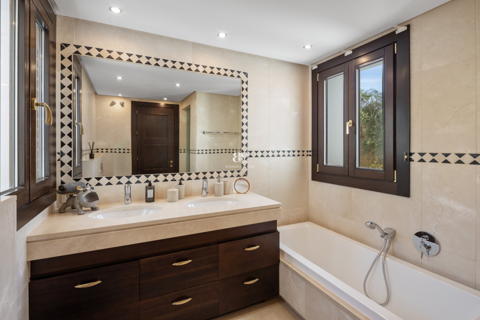 Herverkoop - Villa -
Benahavis - La Quinta