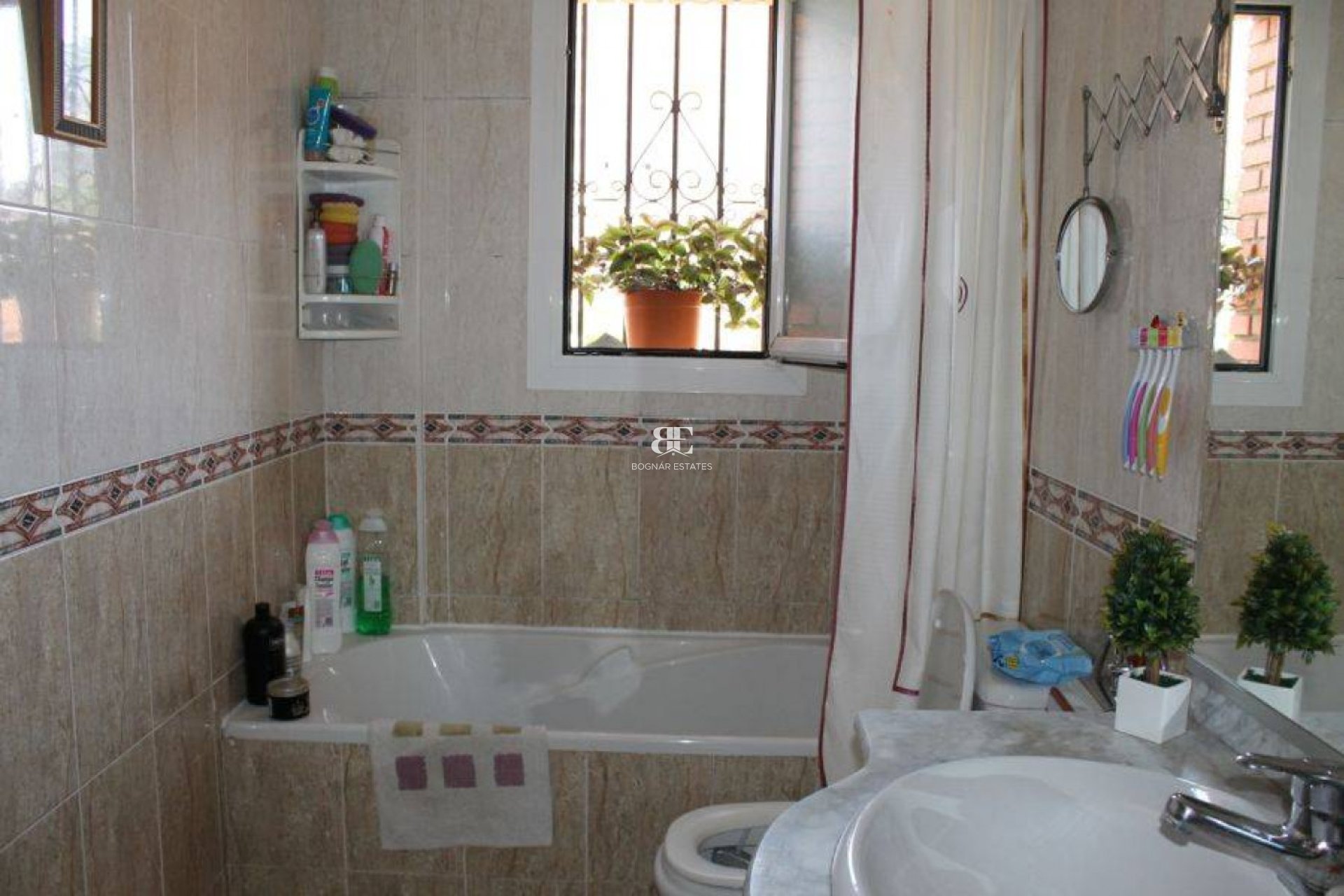 Herverkoop - Villa -
Benidorm - Poniente