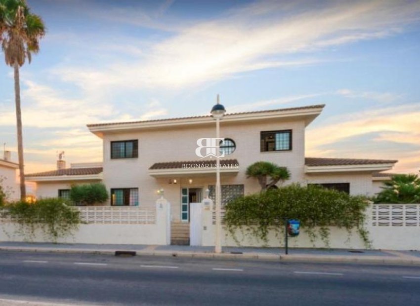 Herverkoop - Villa -
Benidorm - Poniente