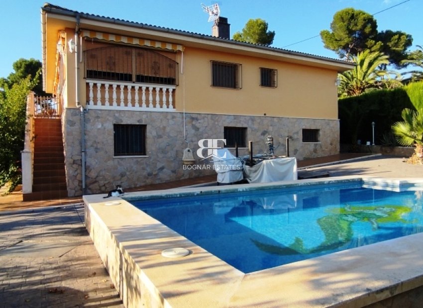 Herverkoop - Villa -
Benillup