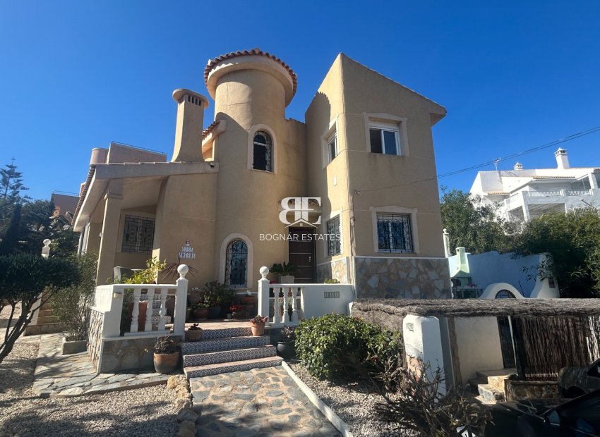 Herverkoop - Villa -
Cartagena - Cabo de Palos