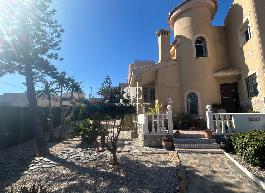 Herverkoop - Villa -
Cartagena - Cabo de Palos