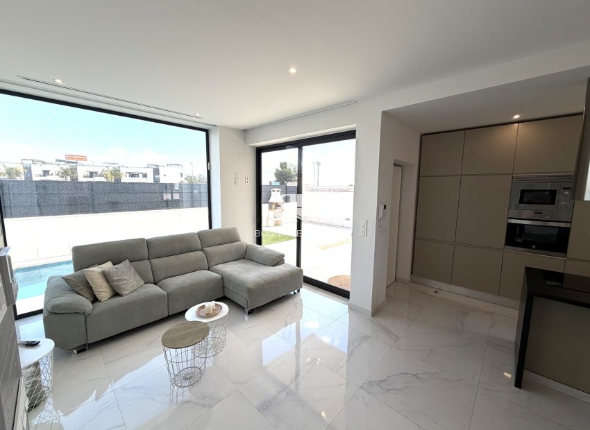 Herverkoop - Villa -
Ciudad Quesada - La Laguna