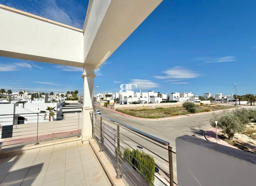 Herverkoop - Villa -
Ciudad Quesada - Pueblo Bravo