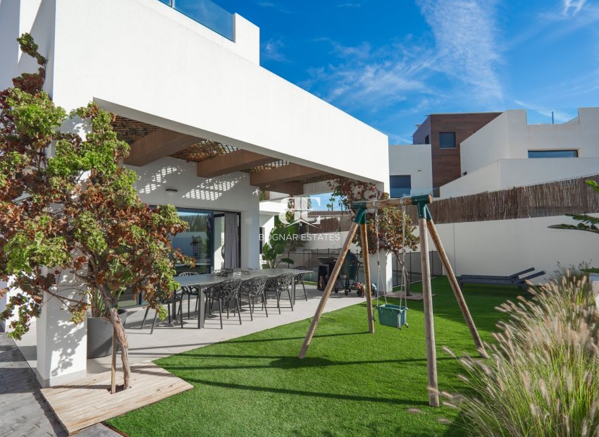 Herverkoop - Villa -
Ciudad Quesada - town