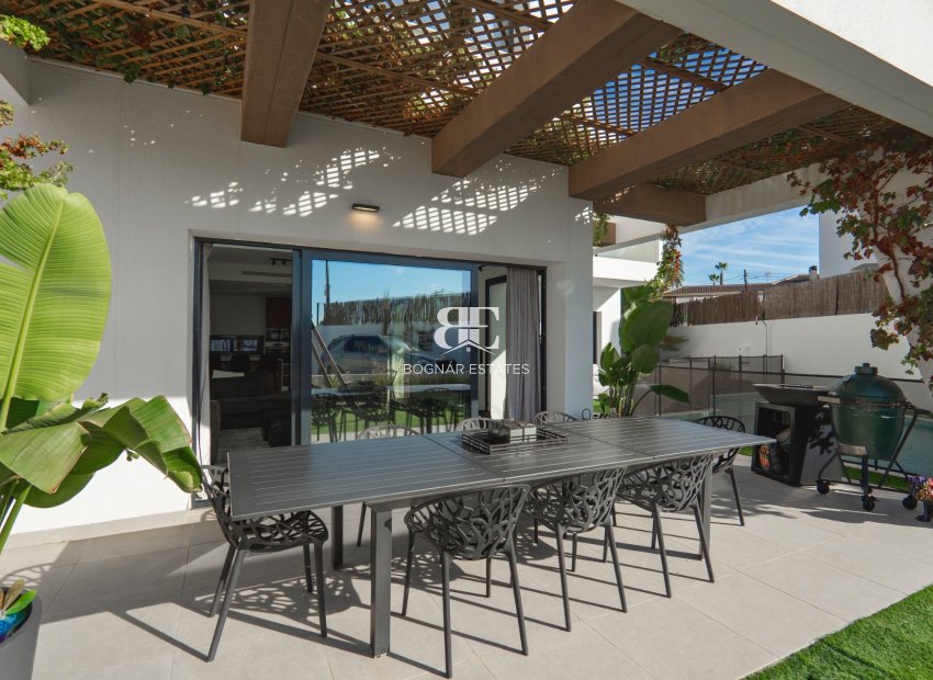 Herverkoop - Villa -
Ciudad Quesada - town