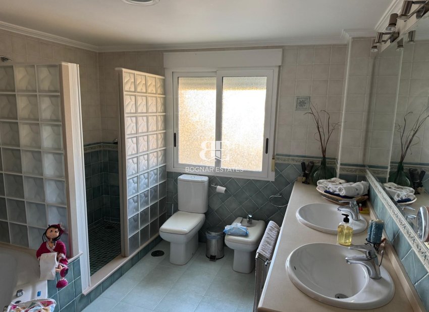 Herverkoop - Villa -
Elche - La Marina