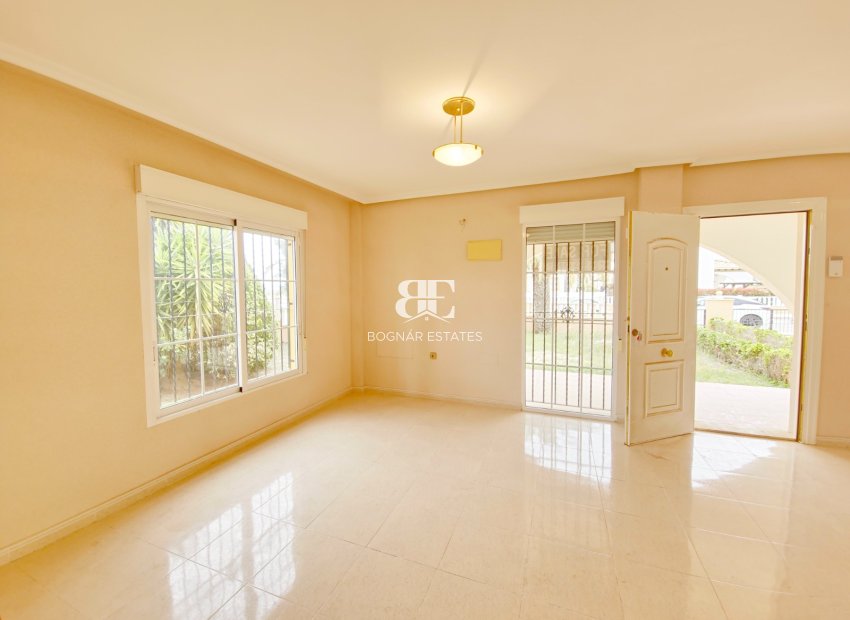 Herverkoop - Villa -
Elche - La Marina