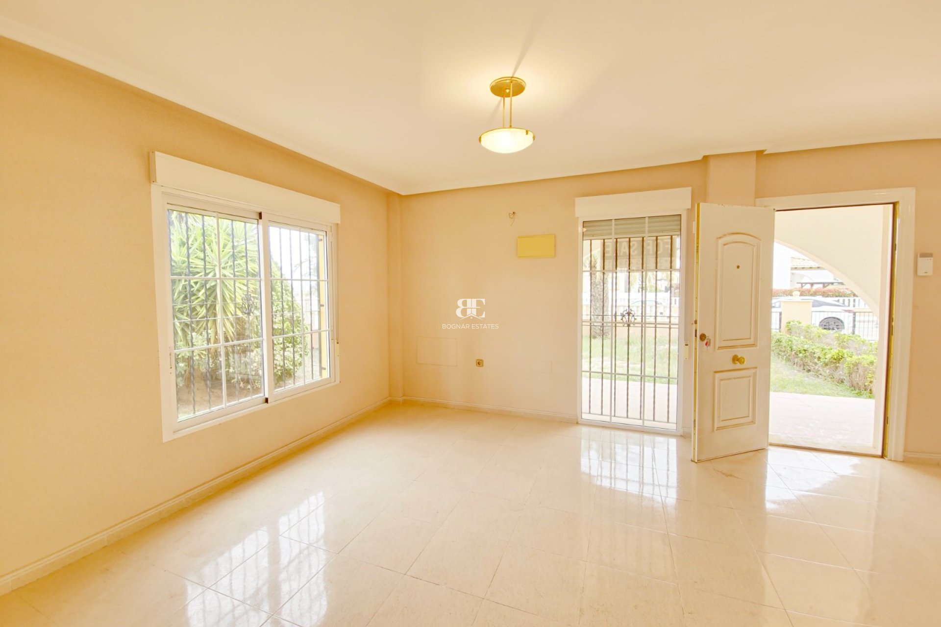 Herverkoop - Villa -
Elche - La Marina