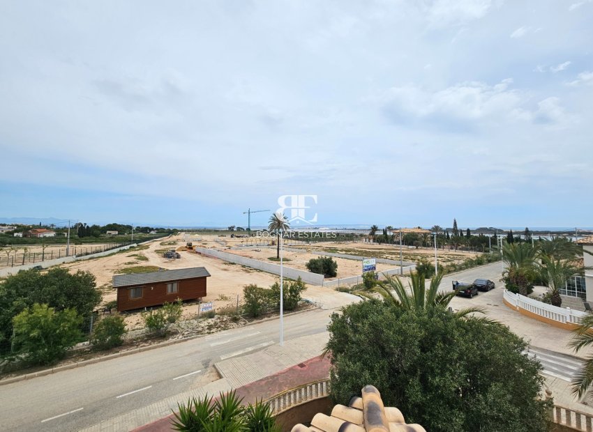 Herverkoop - Villa -
Elche - La Marina