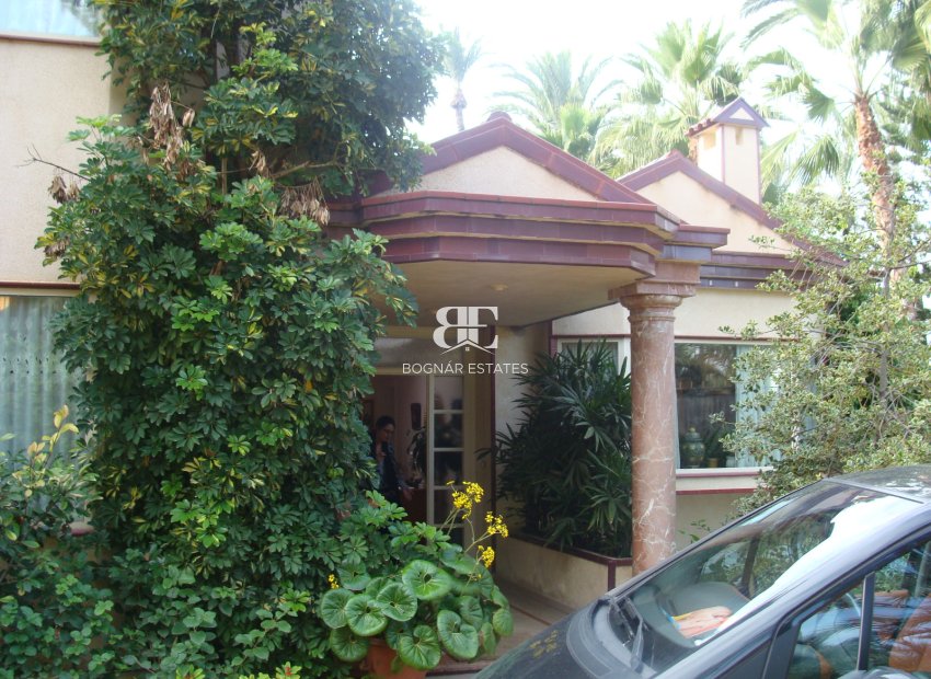 Herverkoop - Villa -
Elche