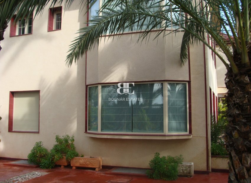 Herverkoop - Villa -
Elche