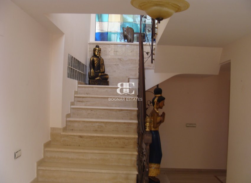 Herverkoop - Villa -
Elche