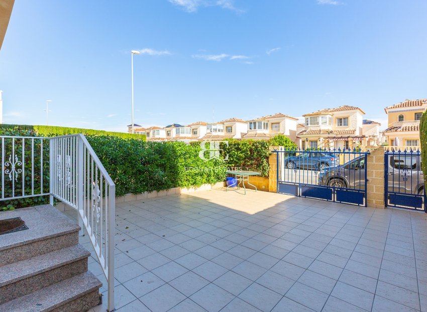 Herverkoop - Villa -
Guardamar del Segura - El Raso