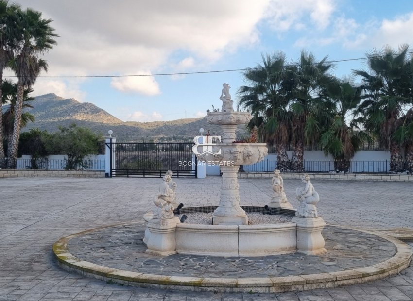 Herverkoop - Villa -
Hondón de los Fráiles