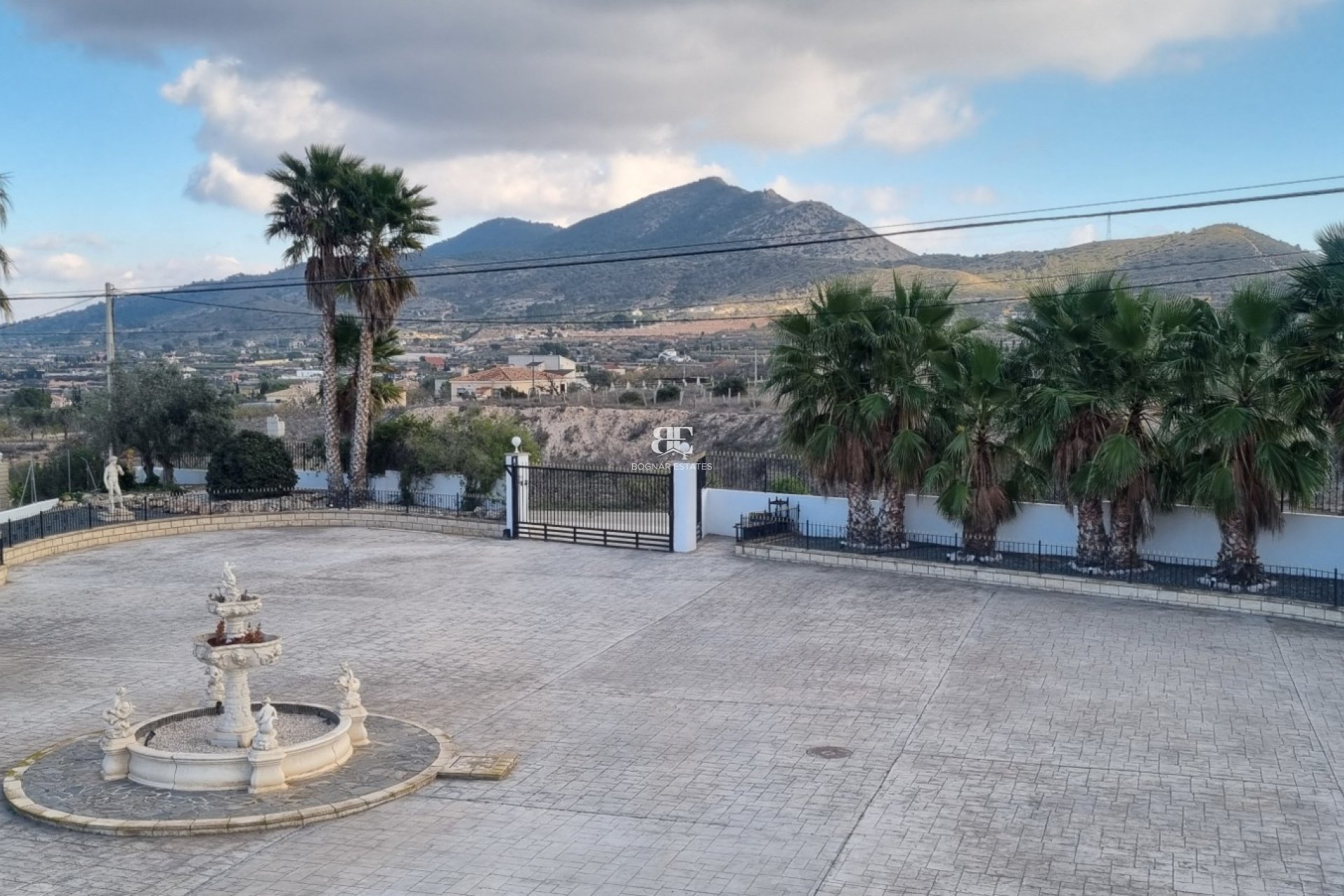 Herverkoop - Villa -
Hondón de los Fráiles