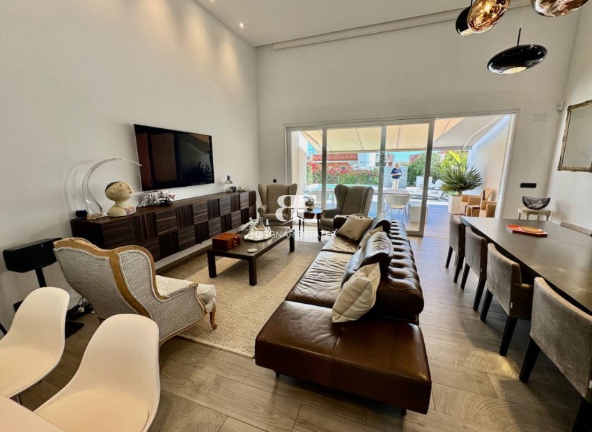 Herverkoop - Villa -
La Finca Golf - Algorfa